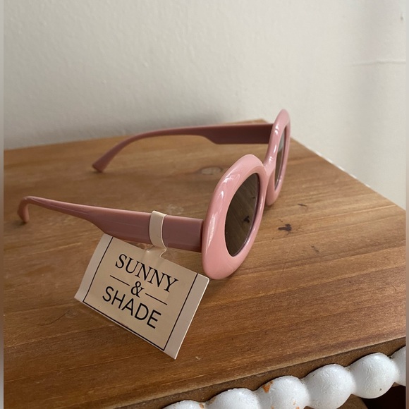 Bold Rrtro Oval Mod Frame Sunglasses - Picture 3 of 5